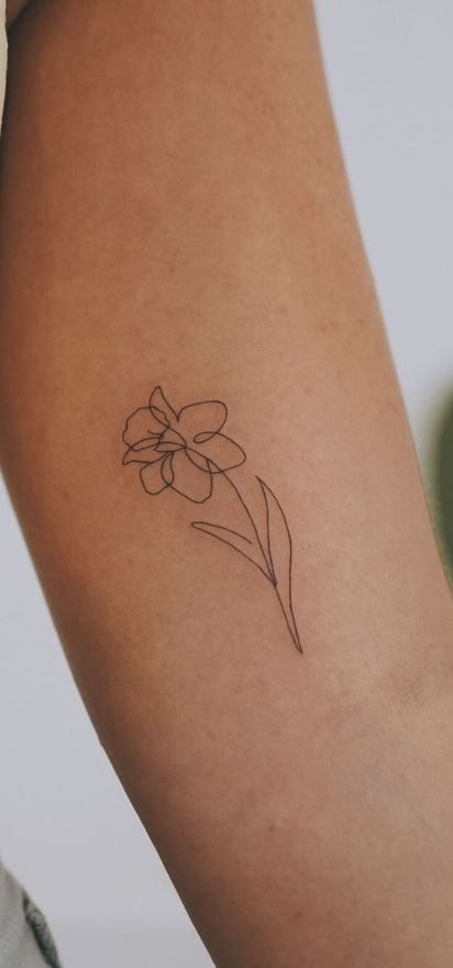 Small Line Art Flower Tattoos, Ankle Daffodil Tattoo, Linework Daffodil Tattoo, Minimalist Dafodill Tattoo, Matching Daffodil Tattoos, Jan Flower Tattoo, Simplistic Daffodil Tattoo, Daffodil Sketch Tattoo, Daffodil Tattoo One Line