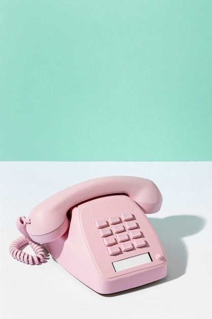 Arranjo de telefone rosa vintage | Free Photo #Freepik #freephoto #telefone-retro #telefone-vintage #retro #retro-vintage Free Photos