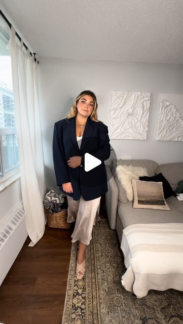 Janique Alessandre on Instagram: "Thrifting Finds Alert: I love me a man’s thrifted blazer. It’s giving boxy, oversized, chic! Perfect date night outfit, office outfit, dinner with the girls outfit. 

Pair this oversized blazer/ thrifted men’s blazer with a basic tank and a satin maxi skirt with a pair of heels, you will have allll the heads turning. 

So all my fellow midsize girlies this is definitely a flattering look for many body times, including us ladies with the curves. 

#midsizefashioninspo #thriftedstyle #officeoutfit #ootd #midsizestyle midsize style. Midsize fashion trends. Thrifted men’s blazer. Oversized blazer. Office outfits. Midsize office outfits. Date night outfits. Outfits for curves. Fashion trends. Fall fashion. Fall trends. Navy fall fashion. Midsize fall fashion. F Style Midsize, Fashion Midsize, Outfit Office, Outfit Dinner, Satin Maxi Skirt, Midsize Fashion, Midsize Style, Office Outfit, Perfect Date