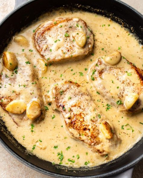 Natasha Bull | Salt & Lavender on Instagram: “These creamy garlic pork chops are smothered in a garlic cream sauce with whole garlic cloves! This recipe is quick and simple to make in…” Creamy Garlic Pork Chops, Creamy Garlic Chicken Recipes, Garlic Pork Chops, Boneless Pork Chop Recipes, Garlic Pork, Pork Chop Recipes Baked, Pork Chop Dinner, Leftover Pork, Creamy Garlic Chicken