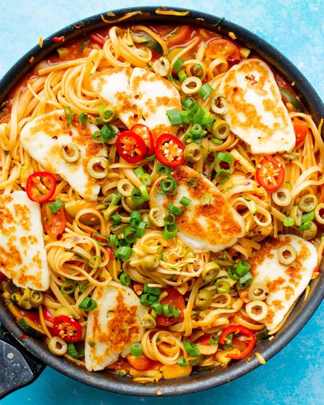 Halloumi Pasta Halloumi Pasta Recipes, Halloumi Dinner, Recipes With Halloumi Cheese, Healthy Budget Meals, Broccoli Halloumi, Vegan Halloumi, Halloumi Pasta, Chicken And Halloumi, Healthy Budget