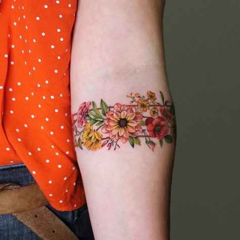 60+ Flower Tattoo Ideas That Will Leave You Feeling Inspired - 100 Tattoos Floral Arm Tattoo, Wrist Band Tattoo, Cuff Tattoo, Bright Tattoos, Wrap Tattoo, Flower Wrist Tattoos, Floral Tattoo Sleeve, Sunflower Tattoos, Arm Band Tattoo