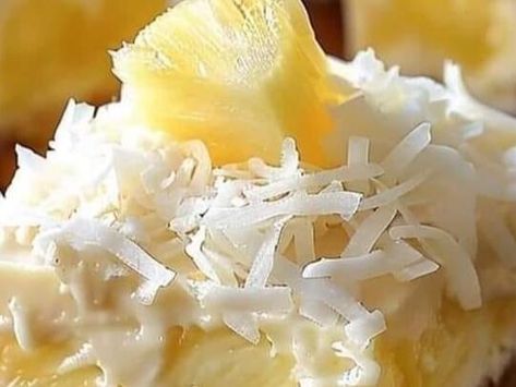 Easy Tropical Treat: No-Bake Pineapple Coconut Bars You’ll Love - NewsBreak Holiday Fruit Cake, Baked Pineapple, Pineapple And Coconut, Classic Meatloaf Recipe, Meringue Pie Recipes, Pecan Chicken, Pinwheel Recipes, Coconut Bars, Pineapple Recipes