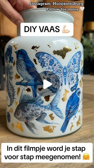 Decoupage Diy How To Make, Diy Vase Upcycle, Decoupage Ideas Diy, Flower Vase Upcycle, 2024 Budget, Diy Decoupage, Decoupage Tutorial, Decoupage Wood, Easter Decorations Vintage