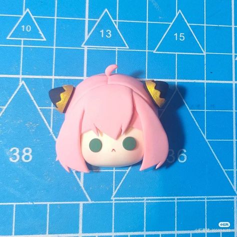 Clay Anime Ideas, Anime Clay Art, Anime Clay Ideas, Anime Polymer Clay, Anime Clay, Cute Keycaps, Anime Spy Family, Fimo Kawaii, Super Video