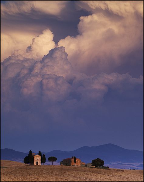 Cappella di Vitaleta. Toscana Italy, Hapkido, Beginner Painting, Tuscany Italy, Jolie Photo, Sky And Clouds, The Hill, Nature Aesthetic, Pretty Places