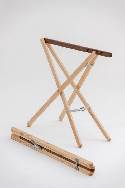 møbel stable stable is a foldable and height adjustable structure that functions as table legs it is a light bundle of... Woodworking Space, Ultra Modern Furniture, Desk Foldable, Folding Ideas, Foldable Furniture, Campaign Furniture, Small Woodworking Projects, Foldable Table, Wooden Stool