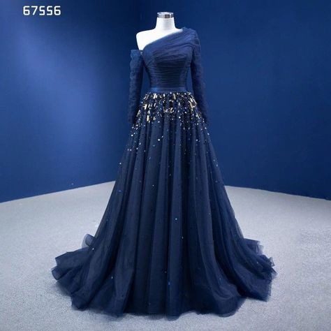 Navy Blue Medieval Dress, Mid Evil Dresses, Beautiful Dresses Elegant Long, Fantasy Formal Wear, Royal Dresses Fantasy, Royal Dresses Queens Fantasy, Fantasy Dress Queens, Royalty Dress, Queen Dresses