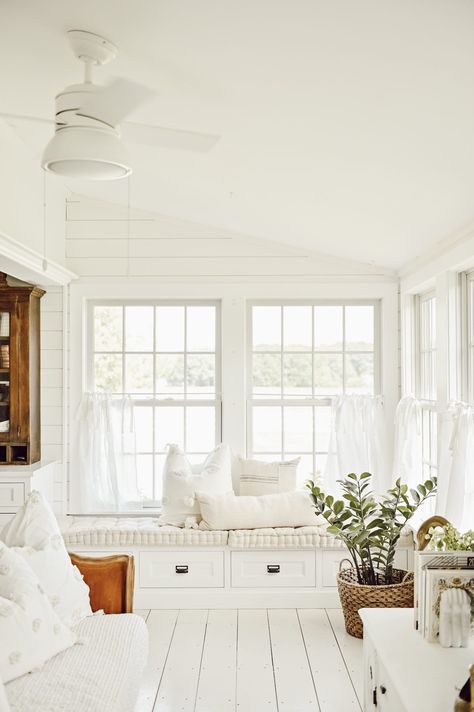 Cozy & Comfy Farmhouse Sunroom - Liz Marie Blog Small Sunroom Decorating Ideas, Farmhouse Sunroom, Small Sunroom, Wicker House, Liz Marie, Sunroom Decorating, Sunroom Designs, Cottage Interiors, White Curtains