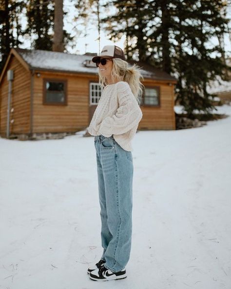 Ashtyn Bodensteiner, Outfits For School Comfy, Women Winter Outfits Casual, Winter Senior Pictures, Women Winter Outfits, Winter Outfits Casual, Coat Outfit Casual, Winter Outfits For Women, Outdoorsy Style