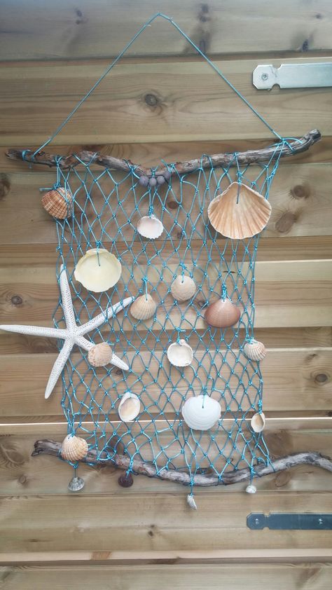 Beach Net Wall Decor, Fishing Net Wall Decor, Fish Net Decor, Beach Hut Decor, Beach Crafts Diy, Seashell Art Diy, Beach Room Decor, Seashell Wall Art, Beach Art Painting