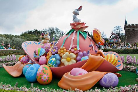 Tokyo Disneyland Easter Easter Festivities, Easter Outdoor, Easter Display, Backyard Garden Diy, Disney Easter, Easter Event, Farm Fun, Decor Event, Easter Party Decor