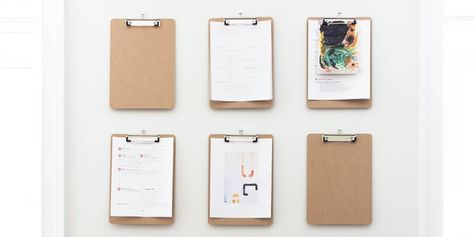 image Paper Organization System, Couch Room, Clipboard Wall, Diy Clipboard, Clever Organizer, Wall Interior, Paper Clutter, Brown Wall, Organisation Hacks