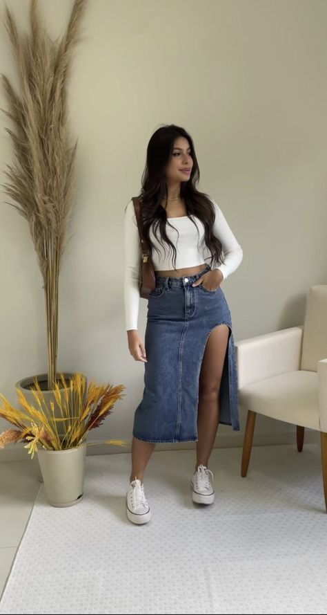 Ropa Color Neon, Long Jean Skirt Outfits, Jean Skirt Fashion, Character Dress Up, Casual Edgy, Jean Skirt Outfits, Body Con Dress Outfit, Angel Fashion, Fancy Sarees Party Wear