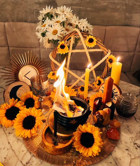 Litha Altar, Summer Solstice Party, Solstice Party, Wiccan Sabbats, Greek Pantheon, Magia Das Ervas, Witches Altar, Pagan Altar, Wiccan Spell Book