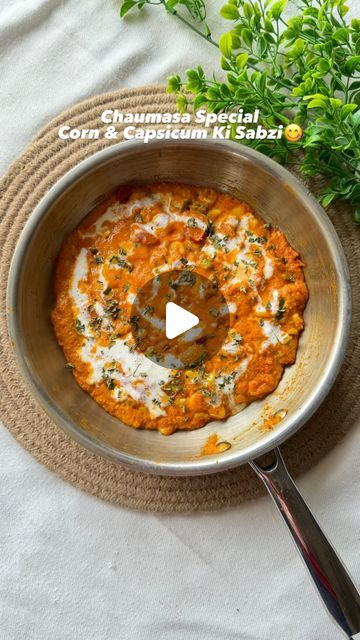 NIDHI JAIN | FOOD BLOGGER on Instagram: "CHAUMASA SPECIAL😍
CORN & CAPSICUM KI SABZI😋😋😋

This super flavourful chaumasa special corn & capsicum ki sabzi is so tasty that you will definately love this one😋😋😋

TIP - Highly addictive😋

Follow me on youtube & instagram @cookwithnidhiii 😋

#corn&capsicumkisabzi #cornandcapsicum #chaumasaspecial #chaumasarecipes #jainrecipe #cookwithnidhiii #fyp #yummy #chaumasarecipe #jainfood #jainpunjabisabji #easyrecipe #easyrecipes" Corn Capsicum Recipe, Jain Food, Capsicum Recipes, Jain Recipes, Garlic Recipes, Corn Recipes, Youtube Instagram, Sweet Corn, Paneer