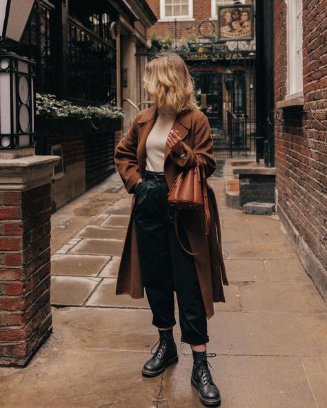 Sarah Mantelin, French Outfits, Bridgerton Series, Cottagecore Outfit, Dark Academia Style, Day In London, Chose Outfit, Soft Girl Outfits, Academia Outfits