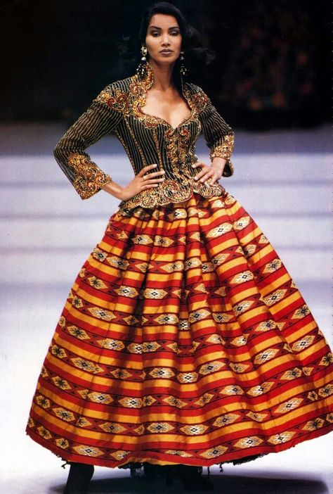 Gurmit Kaur, Runway Fashion Couture, Original Supermodels, 90s Models, Fashion Aesthetics, Ball Dresses, Couture Fashion, Fashion Photo, Runway Fashion