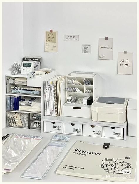 [Promotion] 60 Study Desk Organization Aesthetic Ideas You Need To Know Straight Away #studydeskorganizationaesthetic Desk Organization Aesthetic, Area Aesthetic, White Desk Setup, Desk Inspired, Study Desk Organization, Desk Organization Ideas, Aesthetic Organization, Organization Aesthetic, Aesthetic Tips