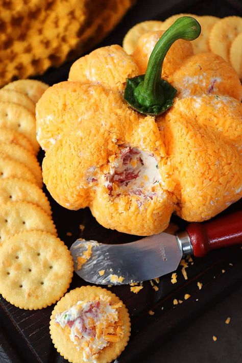 Indulge in a festive fall twist on the classic cheese ball with our delightful chipped beef pumpkin cheese ball. Crafted with savory chipped beef and creamy cheeses, shaped into a charming pumpkin for the fall season, Halloween, or Thanksgiving. Halloween Chip Dip Ideas, Cheese Balls Halloween, Fall Cheeseball Recipes, Pumpkin Shaped Cheeseball, Pumpkin Cheeseball, Chipped Beef Cheese Ball, Pumpkin Shaped Cheese Ball, Pumpkin Cheese Ball Recipe, Beef Cheese Ball