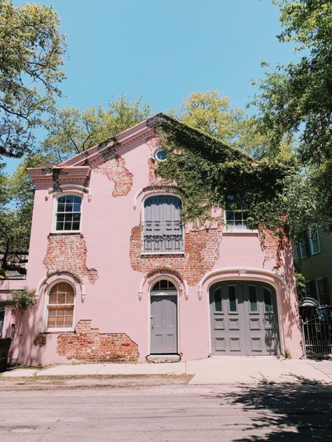 nola’s garden district. Pink Home Exterior, Gray Home Exterior, Dream Architecture, Lafayette Cemetery, San Francisco Girls, Bohemian Modern Style, Cozy Homes, Between Two Worlds, Garden District