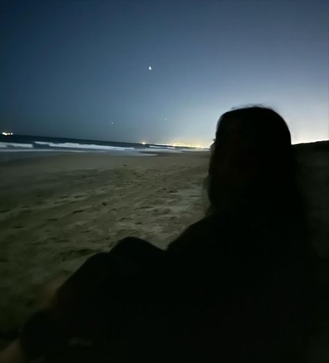 2560x1440 Wallpaper, Beach At Night, Fotografi Vintage, Travel Pictures Poses, Foto Ideas Instagram, Cinematic Photography, Night Aesthetic, Cute Selfie Ideas, Insta Photo Ideas