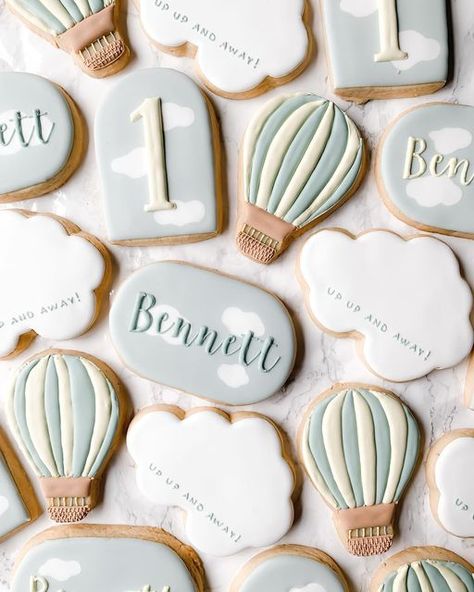 First Birthday Theme Boy, Hot Air Balloon Cookies, First Birthday Cookies, Balloon Cookies, Idee Babyshower, Baby Birthday Themes, Dino Birthday Party, First Birthday Party Themes, First Birthday Themes