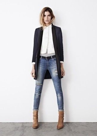 Women's Black Coat, White Dress Shirt, Blue Ripped Skinny Jeans, Tan Suede Ankle Boots How To Wear Shirt, Mode Tips, Tomboy Chic, Looks Pinterest, Looks Street Style, Mode Inspo, Inspired Outfits, 가을 패션, Denim Overalls