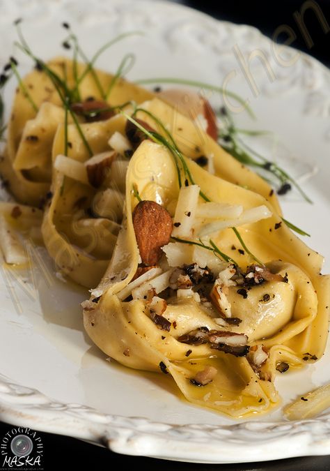 Tortelloni al Tartufo Turdilli Recipe, Entrees Recipes, Pasta Ravioli, Ravioli Pasta, Truffle Salt, Dinner Prep, Risotto Recipes, Perfect Pasta, Pasta Fresca