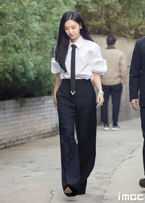 Elegante Y Chic, Dressy Casual Outfits, Corporate Outfits, Korean Fashion Dress, Stylish Work Outfits, Easy Trendy Outfits, Pinterest Outfits, Fashion Mistakes, Kpop Fashion Outfits