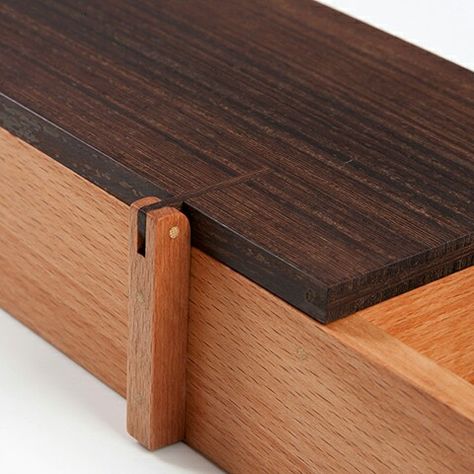 Nice Detail Wood Box Design, Wooden Hinges, Wooden Box Designs, Wood Hinges, Woodworking Box, Woodworking Joinery, Wood Joints, Diy Holz, Wood Joinery