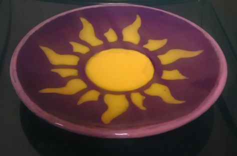 Disney Pottery Painting Ideas Easy, Trippy Pottery Painting, Sun Pottery Painting Ideas, What To Paint At Pottery Place, Painted Clay Bowls, Rapunzel Pottery, Tangled Pottery Painting, Sun Pottery Painting, Clay Bowl Ideas Design