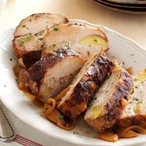 Apple-Cinnamon Pork Loin Recipe from Taste of Home -- shared by Rachel Schultz of Lansing, Michigan Slow Cooker Pork Loin Recipes, Roast Tenderloin, Apple Pork Loin, Recipes With Apples, Pork Roast With Apples, Paleo Easy, Cinnamon Recipe, Slow Cooker Pork Loin, Slow Cooker Pork Roast