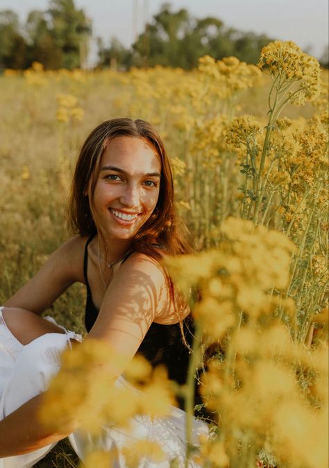 Yellow Wildflower Photoshoot, Yellow Flower Photoshoot, Photo Shoot In Flower Field, Mustard Field Photoshoot, Yellow Flower Field Photoshoot, Daffodil Photoshoot, Wildflower Branding, Wildflower Field Photoshoot, Olivia Photoshoot