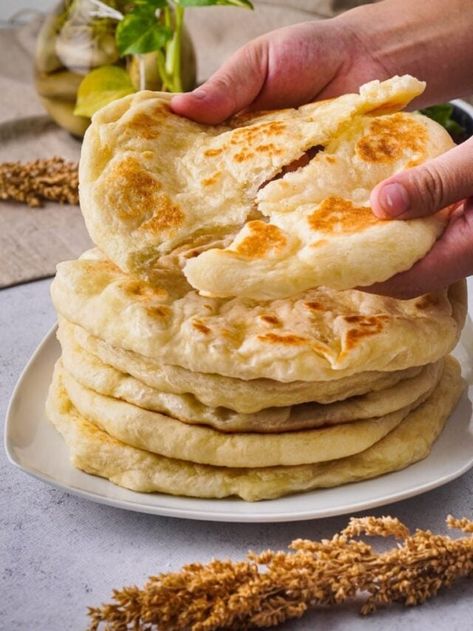 Greek Pitas Recipe, Gyro Pita Bread Recipe, Gyros Bread Recipe, Best Pita Bread, Yogurt Pita Bread Recipe, Homemade Greek Food, Homemade Gyro Bread, Greek Pita Bread Ideas, Greek Yogurt Pita Bread