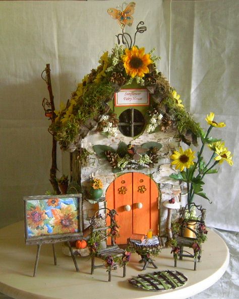 Fairy Bird Houses Ideas, Fairy House Kitchen, Fairy Village Ideas, Birdhouse Crafts, Popsicle House, Sunflower Fairy, Fairy Garden House, Wooden Birdhouse, Homemade Bird Houses