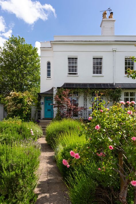 Real home: step inside this ceramicist's restored Regency townhouse | Real Homes Regency Townhouse, Wooden Worktops, Restful Bedrooms, Townhouse Exterior, Kerb Appeal, Front Garden Ideas, Period Living, Front Garden Design, Town Houses