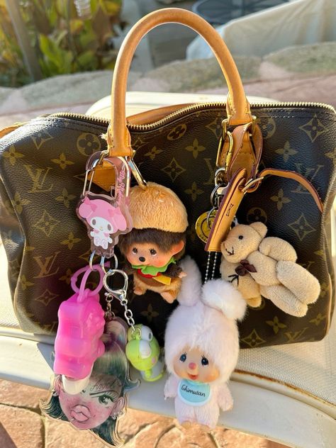 Purse With Charms Aesthetic, Purse Keychain Aesthetic, Purse Charms Aesthetic, Monchhichi Keychain, Bag Charms Aesthetic, Soto Worldwide, Bag With Charms, Bag With Keychain, Trinket Bag