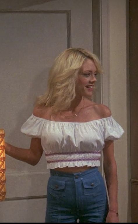 LAURIE THAT 70S SHOW 70s Movies Fashion, That 70s Show Outfits Laurie, That 70s Show Laurie Outfits, That 70s Show Laurie, Laurie That 70s Show Outfits, Laurie Forman Outfits, That 70s Show Jackie, That 70s Show Aesthetic Outfits, Thats 70 Show Outfit