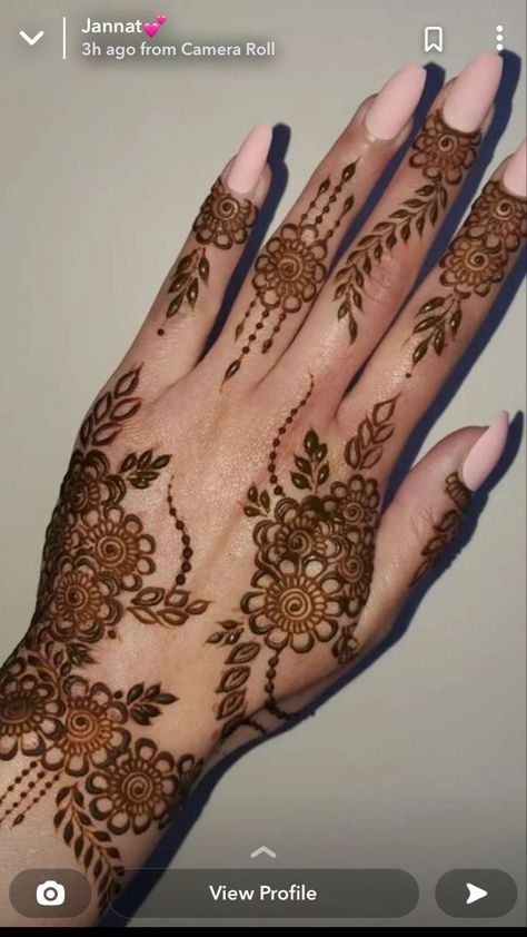 Inner Palm Henna, Palm Mendhi, Palm Henna Designs Simple, Finger Mehendi Designs, Palm Henna Designs, Henna Designs Simple, Henna Flower Designs, Palm Henna, Henna Style Tattoos