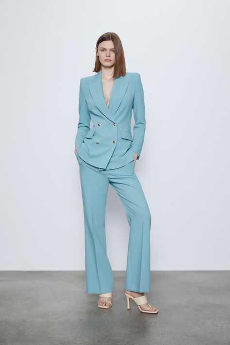 Minimalist Ootd, Turquoise Blazer, Types Of Suits, Zara Suits, Pant Women, Deep Autumn, Aesthetic Life, Office Outfit, Flared Trousers