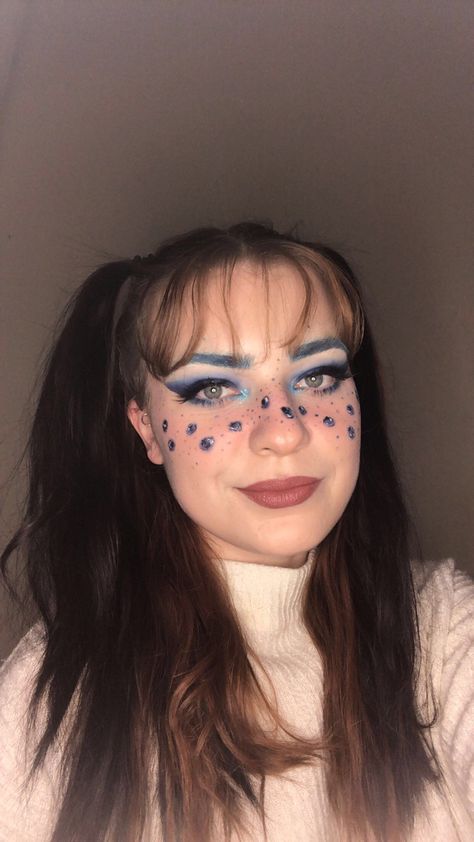 Blueberry freckles and blue eyeshadow! Blueberry Makeup, Blueberry Emoji, Blueberry Aesthetic, Blue Eyeshadow Looks, Blueberry Muffin, Inspired Makeup, Halloween Costume Outfits, Blue Eyeshadow, Blue Berry Muffins