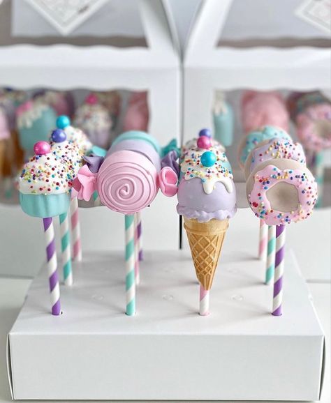 Ice Cream Birthday Party Theme, Make Cake Pops, Candyland Cake, Candy Theme Birthday Party, Donut Themed Birthday Party, Candy Birthday Cakes, Candy Land Birthday Party, Cake Pop Decorating, Cake Pops How To Make