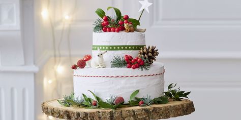 DIY Noël: un faux gâteau pour la déco Deco Nature, Fake Cake, Decoration Originale, Magical Christmas, Decoration Table, Marie Claire, Diaper Cake, Table Decorations, Cake