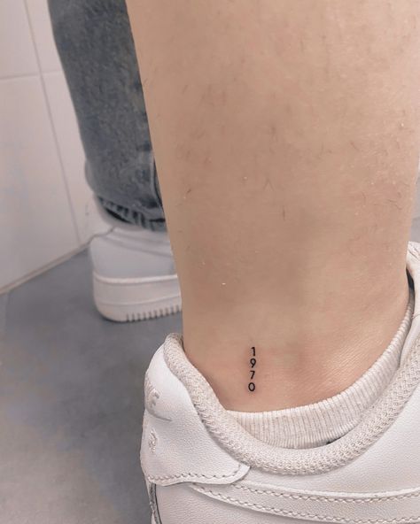 Minitattoo tobillo #minitattoo #tattooart #tattooideas #tattooapprentice #minimalisttattoo #ankletattoo #minimalism Ankle Tattoo Words, Tattoo Apprentice, Ankle Tattoo, Word Tattoos, Mini Tattoos, Minimalist Tattoo, May 27, Tattoo On, Art Tattoo