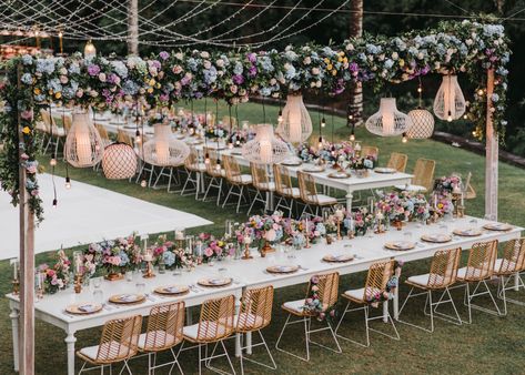 Main Table Decoration, Romantic Bohemian Wedding, Bohemian Wedding Theme, Romantic Wedding Colors, Summer Wedding Reception, Small Backyard Wedding, Romantic Theme Wedding, Romantic Wedding Receptions, Wedding Backyard Reception