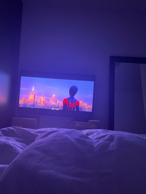 Spider Verse Bedroom, Calm Room Aesthetic, Couples Movie Night, Spiderman Room, Spiderman Girl, Spiderman Movie, Pinterest Room Decor, Dream Apartment, Cute Poses For Pictures