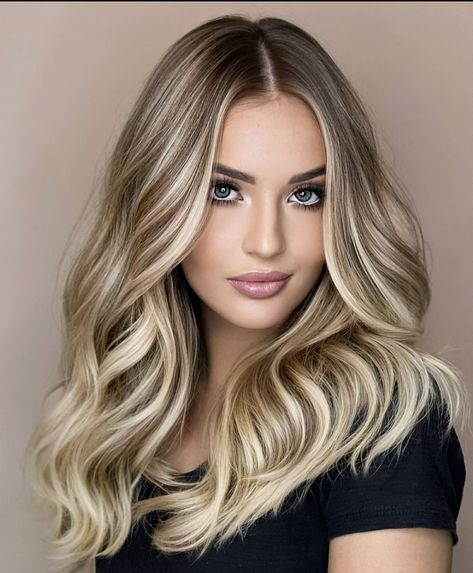 Women's Professional Outfits, Golden Blonde Balayage Short Hair, Bronde Balayage With Money Piece Medium Hair, Blonde Hair For Green Eyes, Blonde Highlights 2024, Low Maintance Blonde, Shoulder Length Balayage Blonde, Fall 2023 Hair Color Trends Blonde, Loved In Blonde