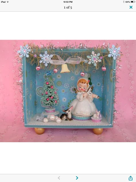 Diarama Ideas, Christmas Booth, Christmas Diorama, Vintage Christmas Crafts, Christmas Shadow Boxes, Kitsch Christmas, Shabby Christmas, Tinsel Garland, Tiny Bunny