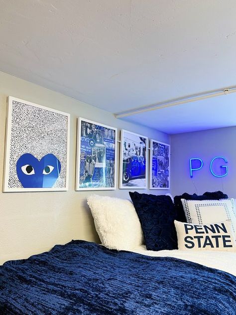 Grey And Blue Room Ideas Bedroom, Penn State Room Decor, Blue And Black Dorm Room Ideas, Dorm Room Navy Blue, Penn State Aesthetic Dorm, Dorm Room Aesthetic Blue, Wvu Dorm Room, Dark Blue Dorm Room Aesthetic, Dorm Inspiration Blue